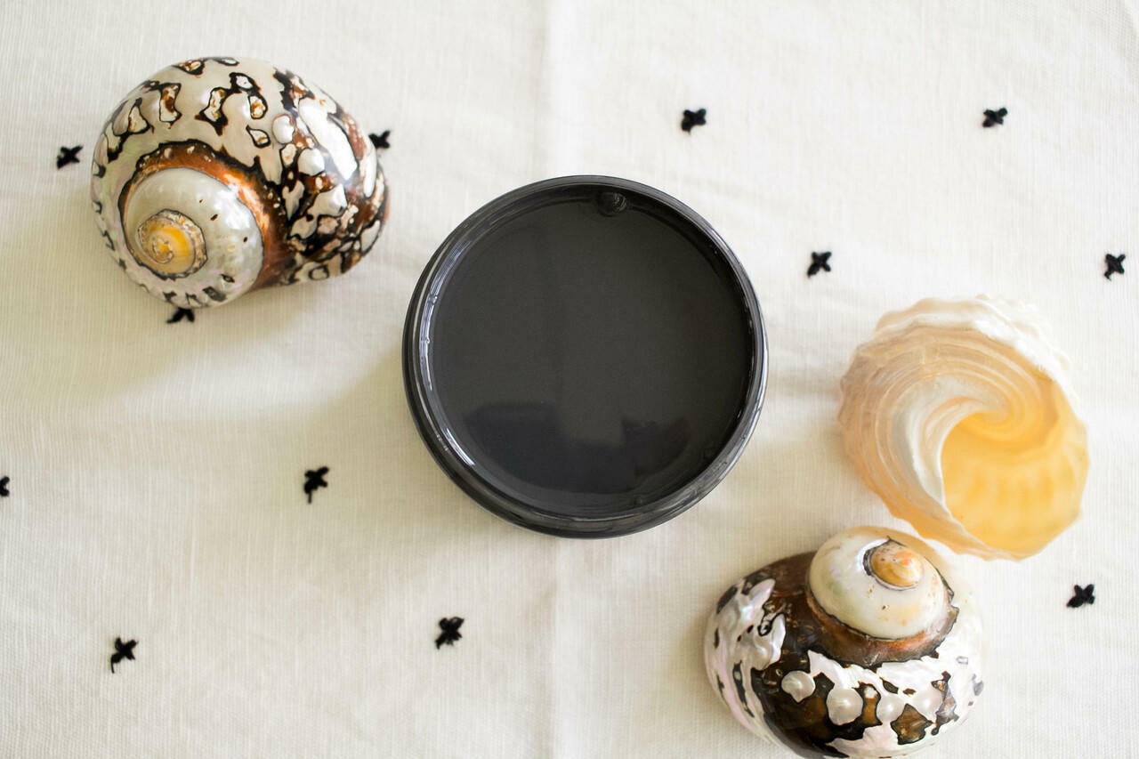 Dixie Belle Black Sands Silk All-In-One Mineral Paint®