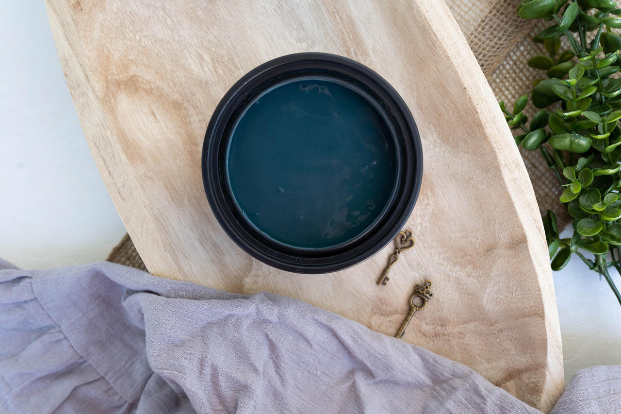 Dixie Belle London Blue Terra Clay Paint